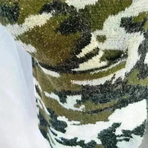 ✨Like New✨ Venus Camouflage Cardigan, Green/Black/White, Size XS - Picture 9 of 9